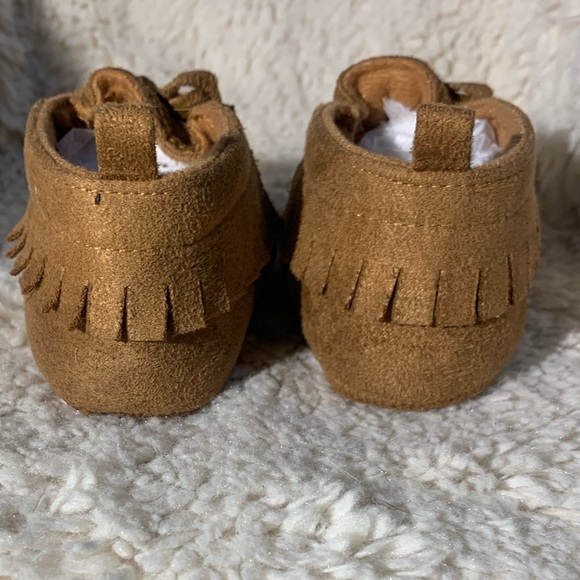 CARTER'S MOCCASIN BOOTIES INFANT SIZE 3-6 MONTHS - Picture 5 of 9